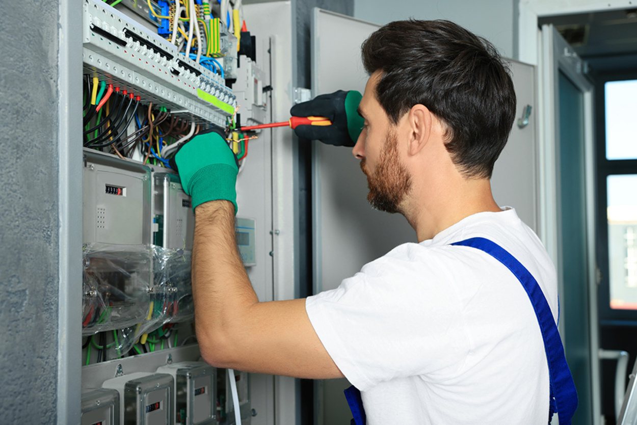 Nieder&shy;spannungs&shy;anlagen bei Elektrotechnik Schell GmbH & Co. KG in Wörnitz
