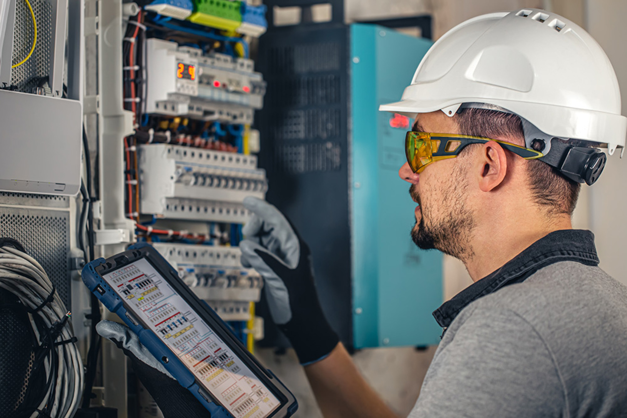 Industrie & Gewerbe bei Elektrotechnik Schell GmbH & Co. KG in Wörnitz